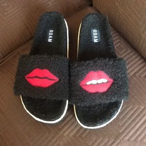 ROAM slides NEVER WORN WITH PRICE TAG